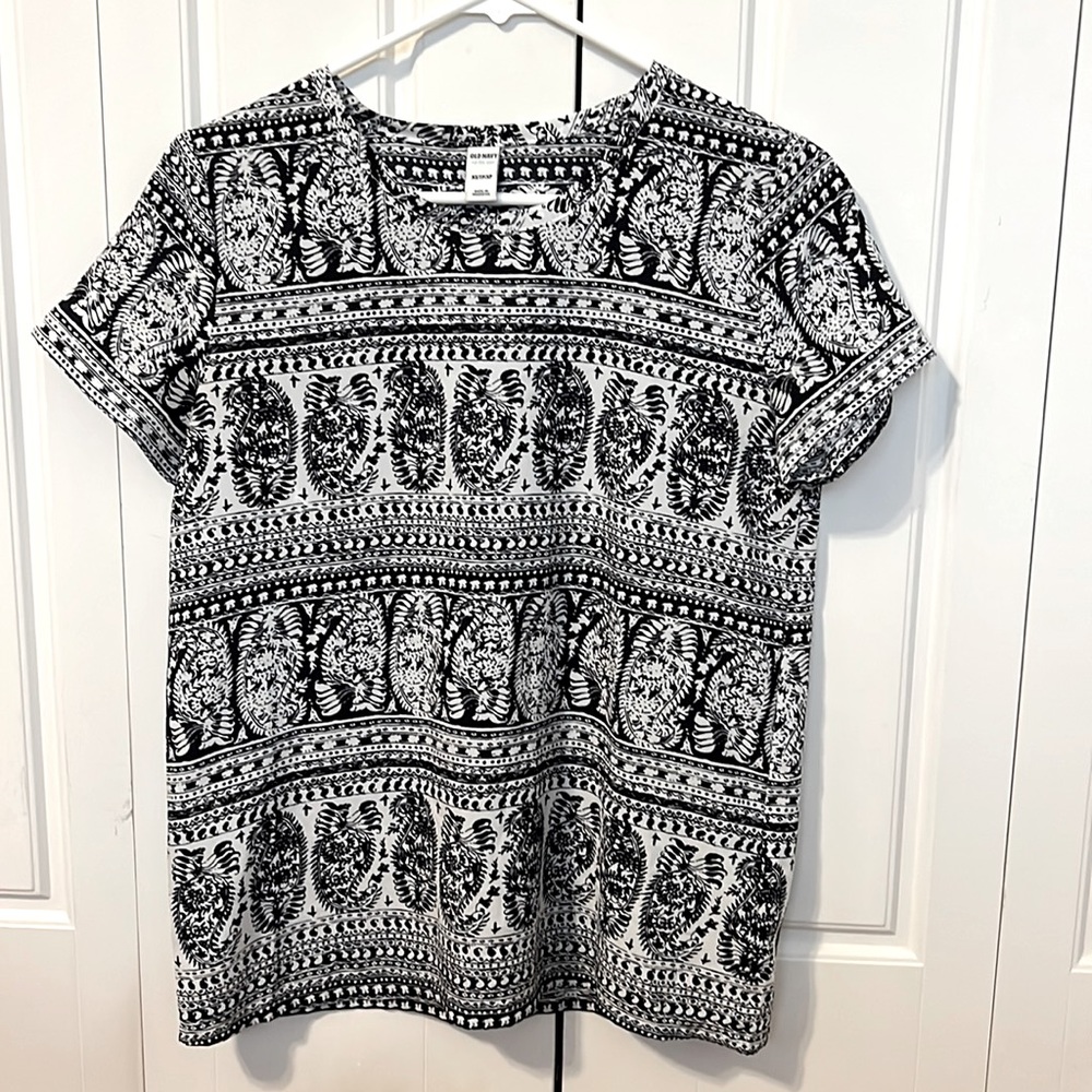 Old navy size extra small navy and white shirt